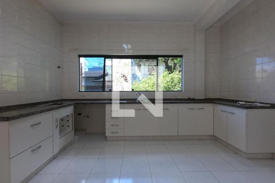 Cozinha de casa de condomínio à venda com 4 quartos, 300m² em Vila Tramontano, São Paulo