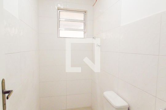 Banheiro de apartamento para alugar com 1 quarto, 33m² em Jardim Angela (zona Leste), São Paulo