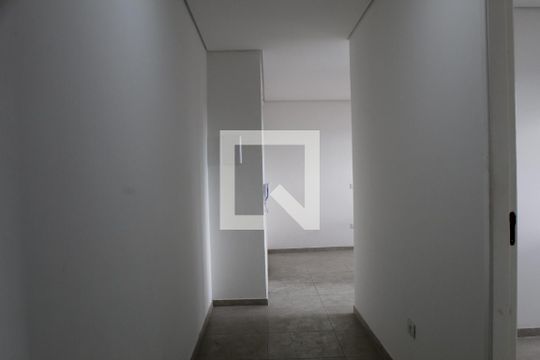 Corredor de apartamento para alugar com 1 quarto, 33m² em Jardim Angela (zona Leste), São Paulo