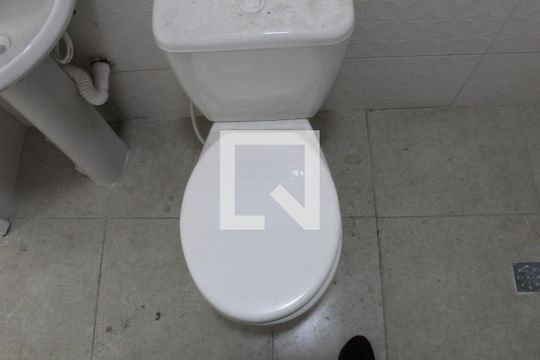 Banheiro de apartamento para alugar com 1 quarto, 33m² em Jardim Angela (zona Leste), São Paulo