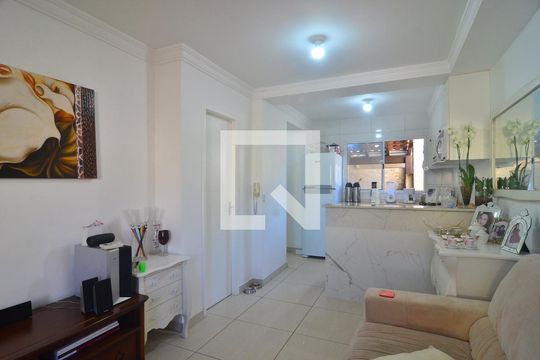 Sala de casa de condomínio para alugar com 2 quartos, 110m² em Igara, Canoas