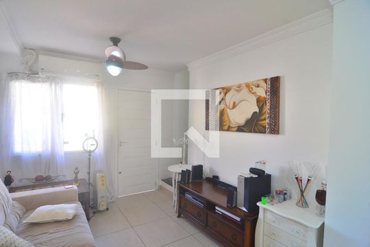 Sala de casa de condomínio para alugar com 2 quartos, 110m² em Igara, Canoas