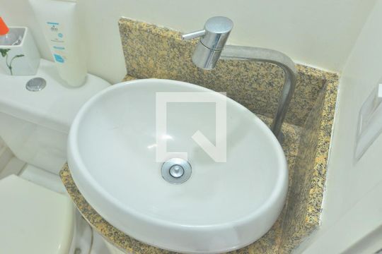 Lavabo de casa de condomínio para alugar com 2 quartos, 110m² em Igara, Canoas