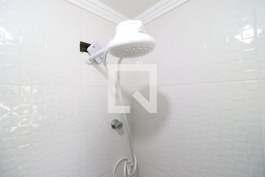 Banheiro de apartamento à venda com 1 quarto, 42m² em Vila Euthalia, São Paulo