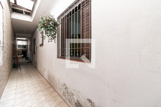 Corredor Externo de casa à venda com 3 quartos, 180m² em Vila Ré, São Paulo