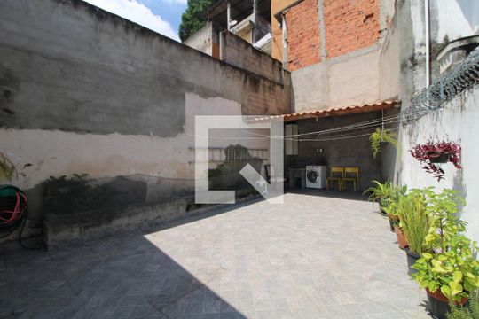 Quintal fundos de casa à venda com 2 quartos, 223m² em Jardim Ubirajara (zona Sul), São Paulo