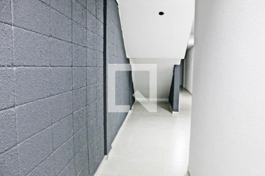 Corredor de apartamento para alugar com 2 quartos, 50m² em Jardim Angela (zona Leste), São Paulo