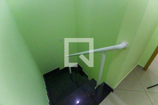 Escada de casa de condomínio para alugar com 2 quartos, 80m² em Cidade Líder, São Paulo