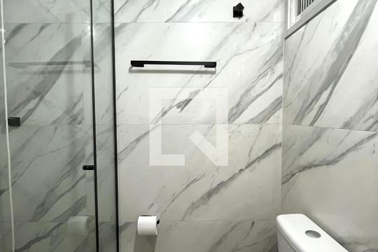 Banheiro de apartamento para alugar com 1 quarto, 48m² em Vila Monte Alegre, São Paulo