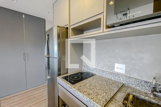 Cozinha de apartamento para alugar com 1 quarto, 38m² em Quarta Parada, São Paulo