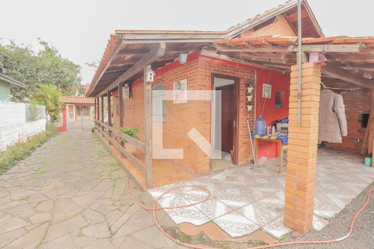 Área externa de casa à venda com 2 quartos, 180m² em Scharlau, São Leopoldo