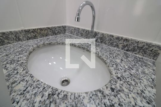 Banheiro Social - pia de apartamento para alugar com 2 quartos, 40m² em Jardim Brasília (zona Norte), São Paulo