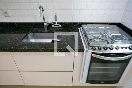 Cozinha de casa de condomínio à venda com 3 quartos, 200m² em Vila Romero, São Paulo