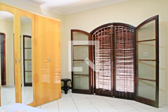 Suíte de casa à venda com 3 quartos, 180m² em Vila Regina, São Paulo