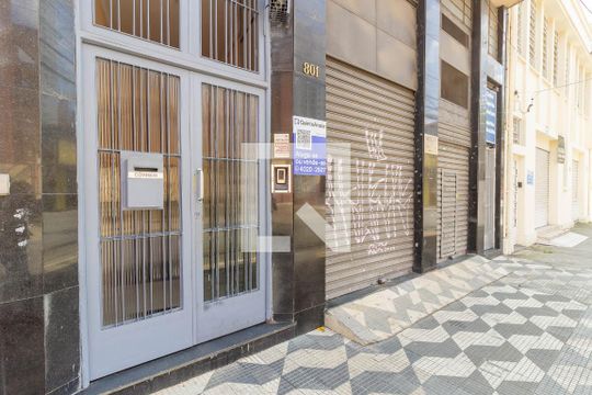 Entrada de apartamento à venda com 2 quartos, 70m² em Cambuci, São Paulo