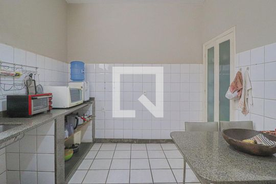 Cozinha  de casa à venda com 3 quartos, 260m² em Serra, Belo Horizonte