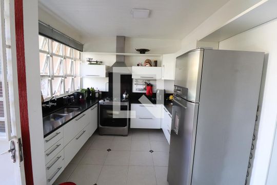Cozinha de casa à venda com 3 quartos, 380m² em Centro, São Leopoldo