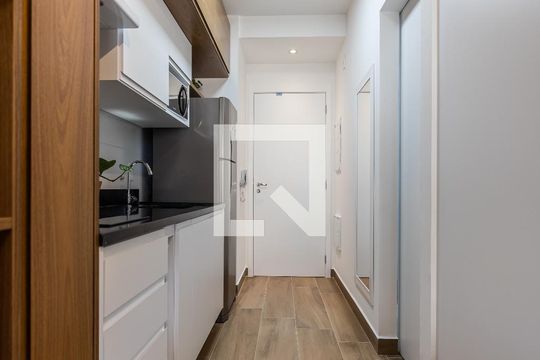 Cozinha de kitnet/studio para alugar com 1 quarto, 25m² em Sumarezinho, São Paulo