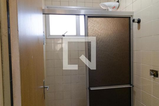 Banheiro de apartamento à venda com 1 quarto, 45m² em Centro, Campinas