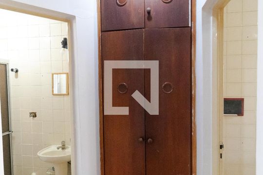 Corredor de apartamento à venda com 1 quarto, 45m² em Centro, Campinas