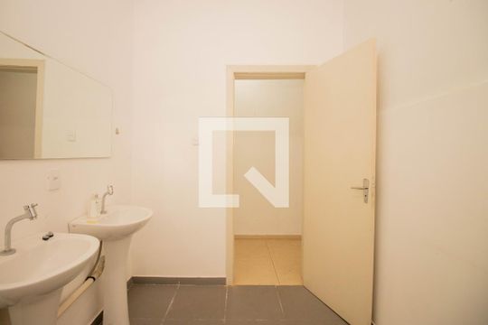 Banheiro 2 de casa à venda com 4 quartos, 234m² em Petrópolis, Porto Alegre