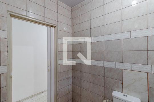 Banheiro de casa para alugar com 1 quarto, 35m² em Vila Liviero , São Paulo