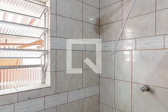 Banheiro de casa para alugar com 1 quarto, 35m² em Vila Liviero , São Paulo
