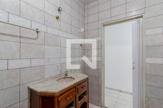 Banheiro de casa para alugar com 1 quarto, 35m² em Vila Liviero , São Paulo