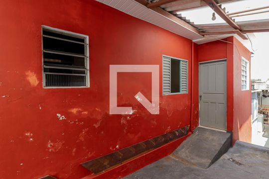 Fachada de casa para alugar com 1 quarto, 35m² em Vila Liviero , São Paulo