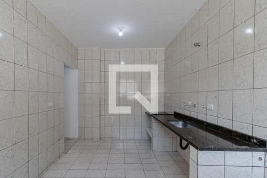 Cozinha de casa para alugar com 1 quarto, 35m² em Vila Liviero , São Paulo