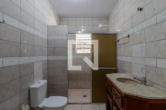 Banheiro de casa para alugar com 1 quarto, 35m² em Vila Liviero , São Paulo