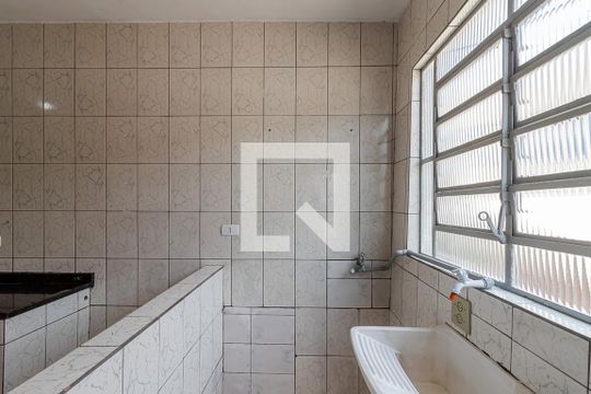 Área de Serviço de casa para alugar com 1 quarto, 35m² em Vila Liviero , São Paulo