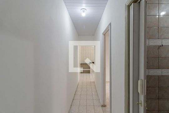 Corredor de casa para alugar com 1 quarto, 35m² em Vila Liviero , São Paulo