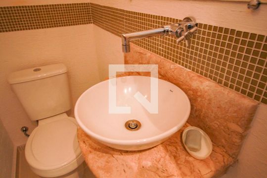 lavabo de casa de condomínio à venda com 3 quartos, 160m² em Carandiru, São Paulo