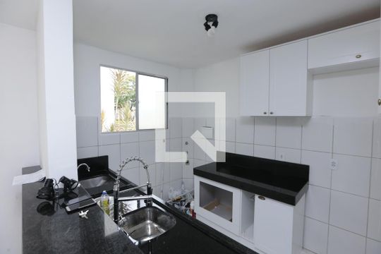 Cozinha de apartamento para alugar com 2 quartos, 46m² em Chácaras Reunidas Santa Terezinha, Contagem