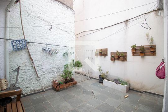 Quintal de casa à venda com 3 quartos, 200m² em Vila Romana, São Paulo