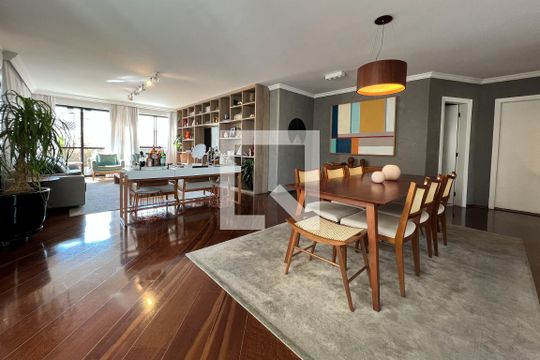 Apartamento para alugar com 3 quartos, 200m² em Alto da Lapa, São Paulo