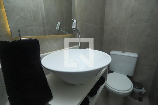 Lavabo de apartamento para alugar com 3 quartos, 200m² em Alto da Lapa, São Paulo