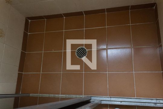 Banheiro da Suíte 1 de apartamento para alugar com 3 quartos, 100m² em Centro, Guarujá