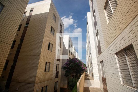 Apartamento para alugar com 2 quartos, 43m² em Vila Indiana, Taboão da Serra