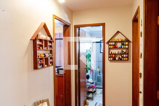 Corredor de apartamento à venda com 3 quartos, 120m² em Parque Imperial, São Paulo