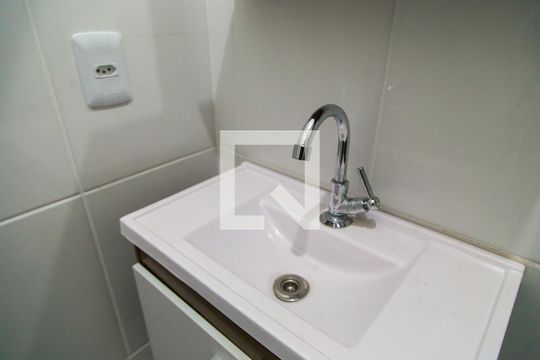 Banheiro - Torneira de apartamento para alugar com 1 quarto, 24m² em Vila Fachini, São Paulo