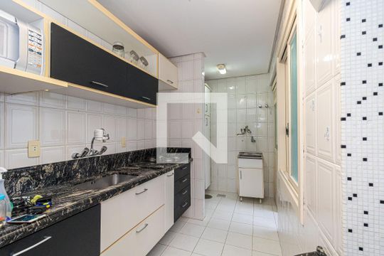 Cozinha e Área de Serviço de apartamento para alugar com 1 quarto, 55m² em São João, Porto Alegre