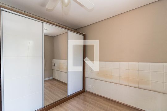 Quarto de apartamento para alugar com 1 quarto, 55m² em São João, Porto Alegre