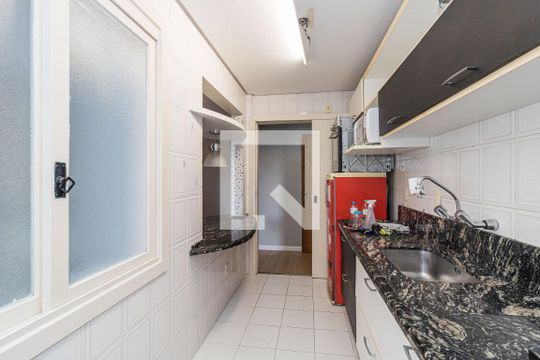Cozinha e Área de Serviço de apartamento para alugar com 1 quarto, 55m² em São João, Porto Alegre