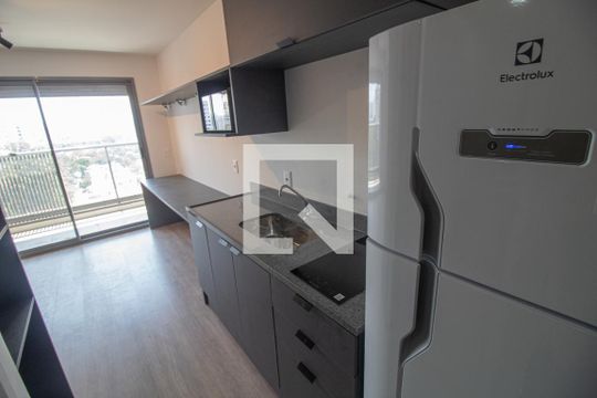 Cozinha de kitnet/studio para alugar com 1 quarto, 25m² em Alto da Boa Vista, São Paulo