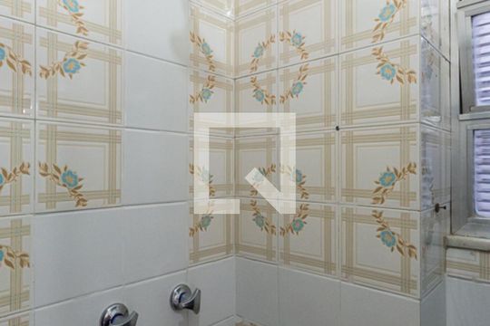 Banheiro de apartamento para alugar com 1 quarto, 37m² em Rio Comprido, Rio de Janeiro