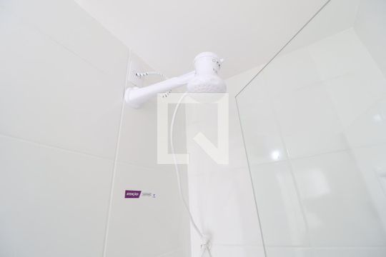 Banheiro de apartamento para alugar com 2 quartos, 34m² em Santo Amaro, São Paulo
