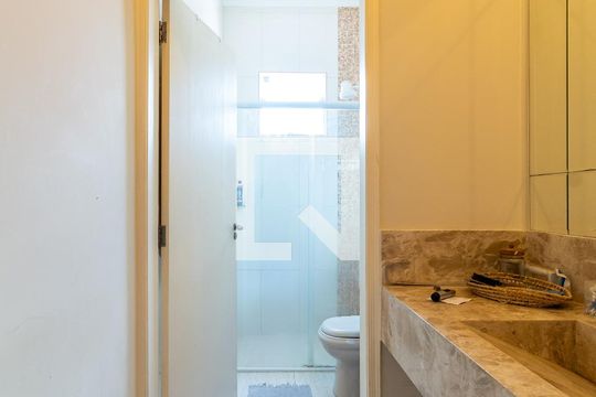 Casa 1 - Banheiro de casa para alugar com 4 quartos, 340m² em Jardim Bom Clima, Guarulhos