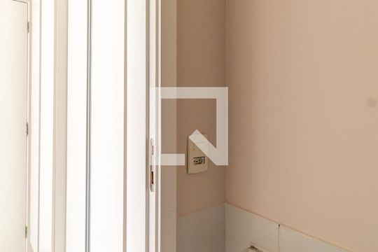 Banheiro de Serviço de apartamento para alugar com 3 quartos, 115m² em Vila Santo Antônio, Guarulhos